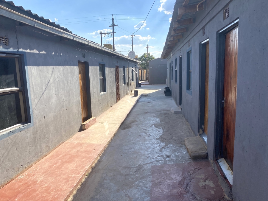 10 Bedroom Property for Sale in Rondebult Gauteng
