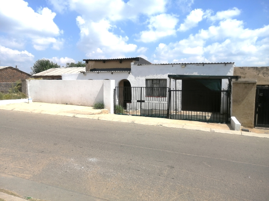 5 Bedroom Property for Sale in Entshonalanga Gauteng