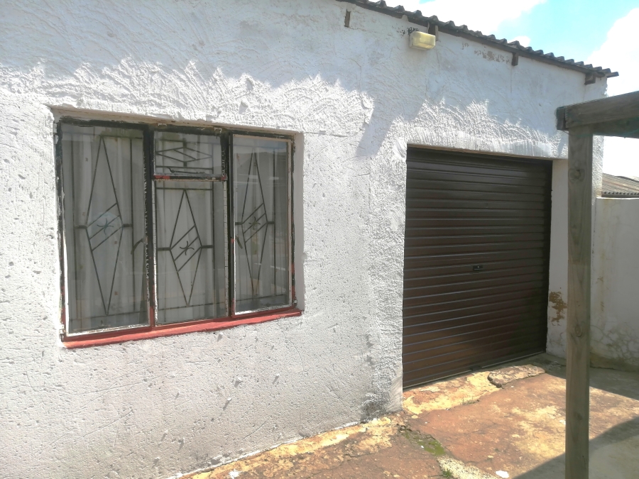 5 Bedroom Property for Sale in Entshonalanga Gauteng