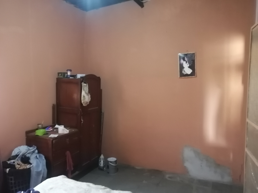 5 Bedroom Property for Sale in Entshonalanga Gauteng