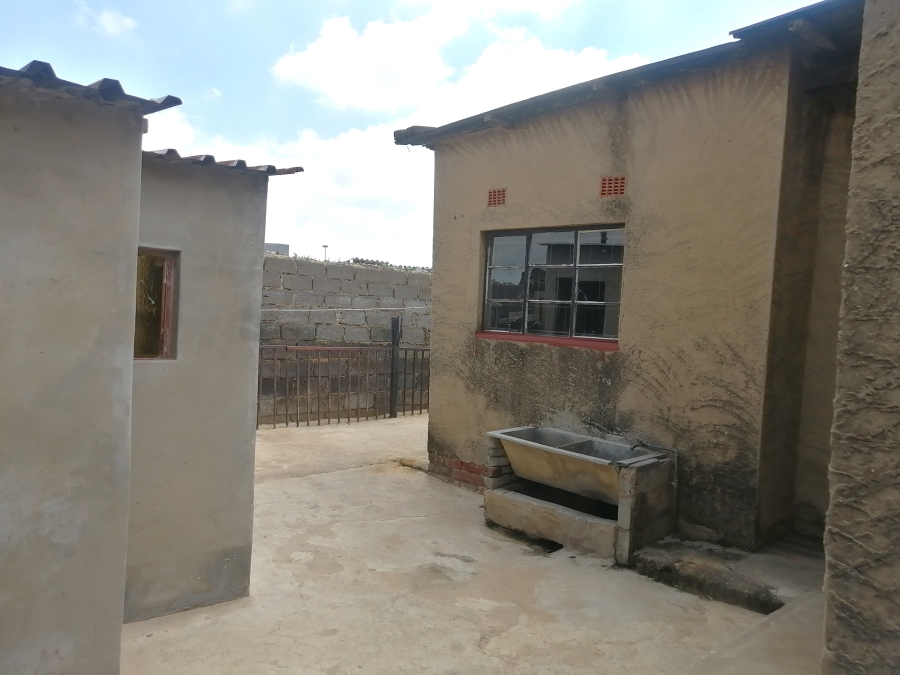 5 Bedroom Property for Sale in Entshonalanga Gauteng