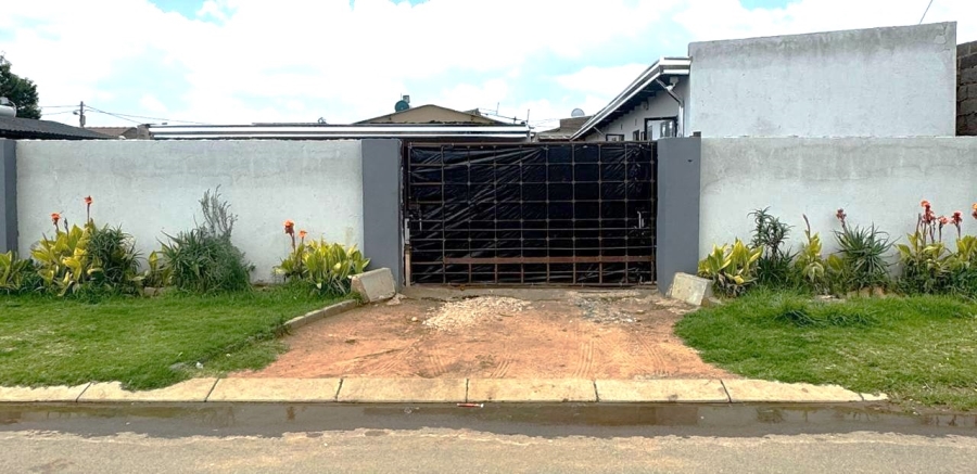 7 Bedroom Property for Sale in Klippoortje Gauteng