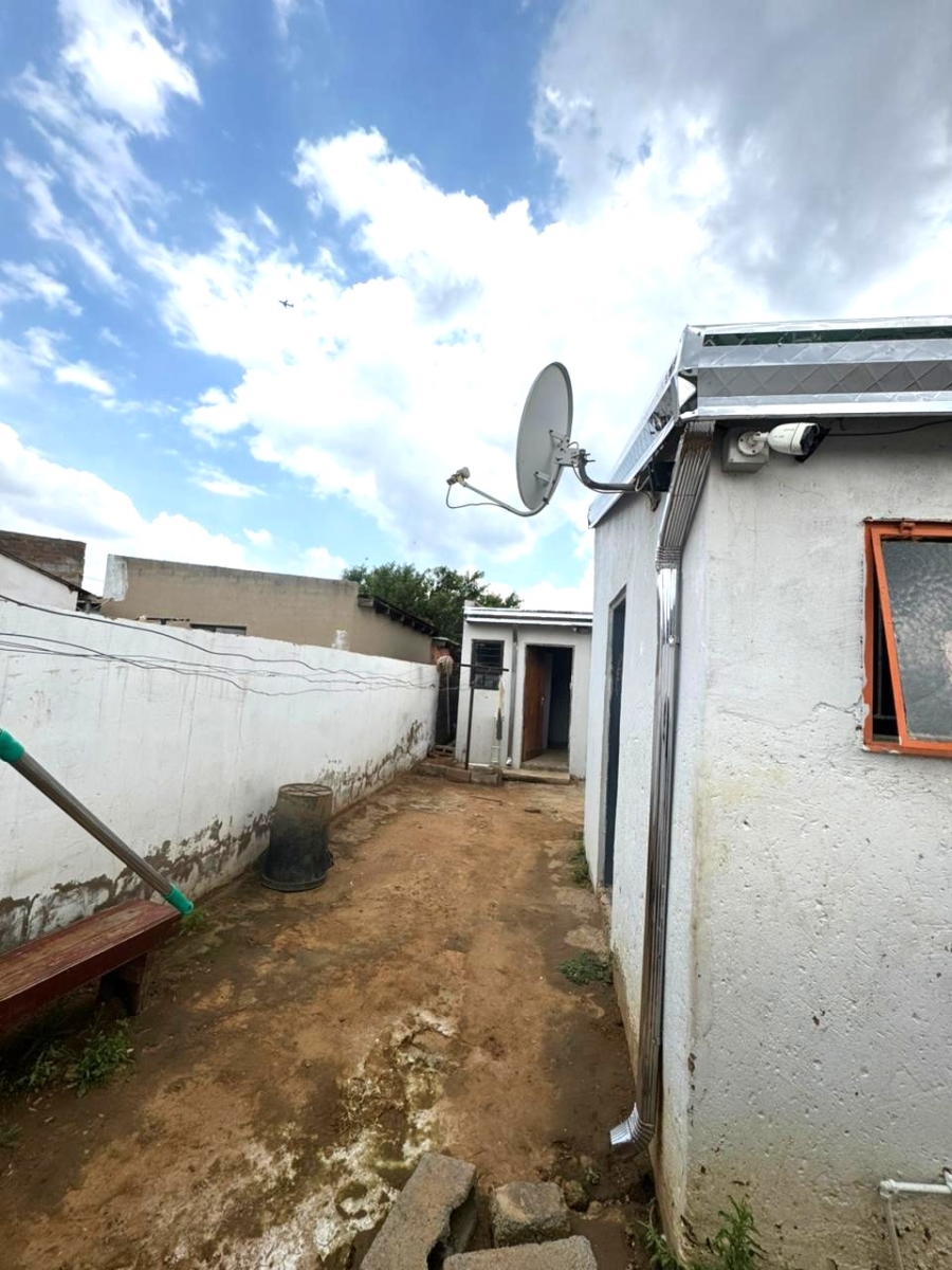 7 Bedroom Property for Sale in Klippoortje Gauteng