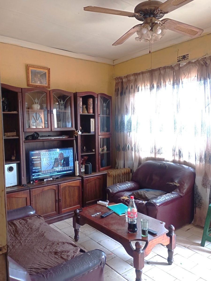 5 Bedroom Property for Sale in Vosloorus Gauteng