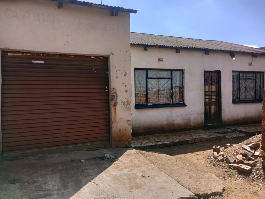 5 Bedroom Property for Sale in Vosloorus Gauteng