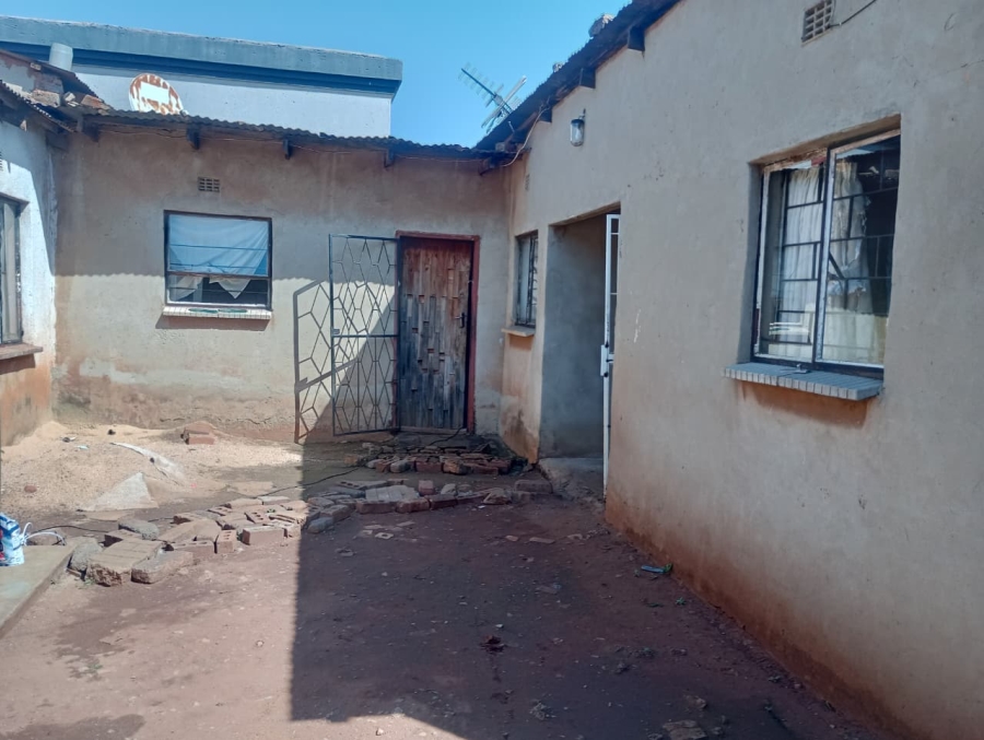 5 Bedroom Property for Sale in Vosloorus Gauteng