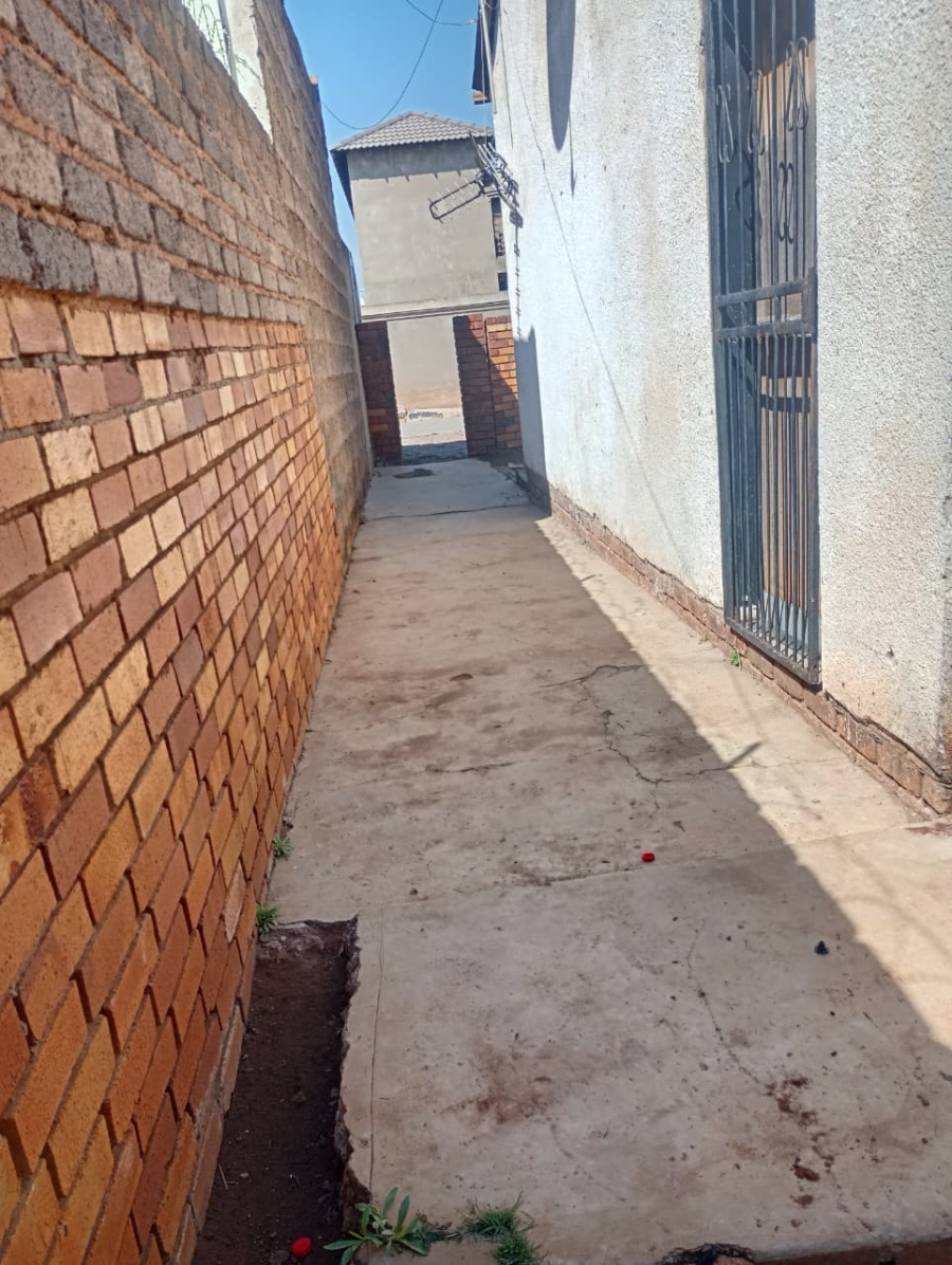 5 Bedroom Property for Sale in Vosloorus Gauteng