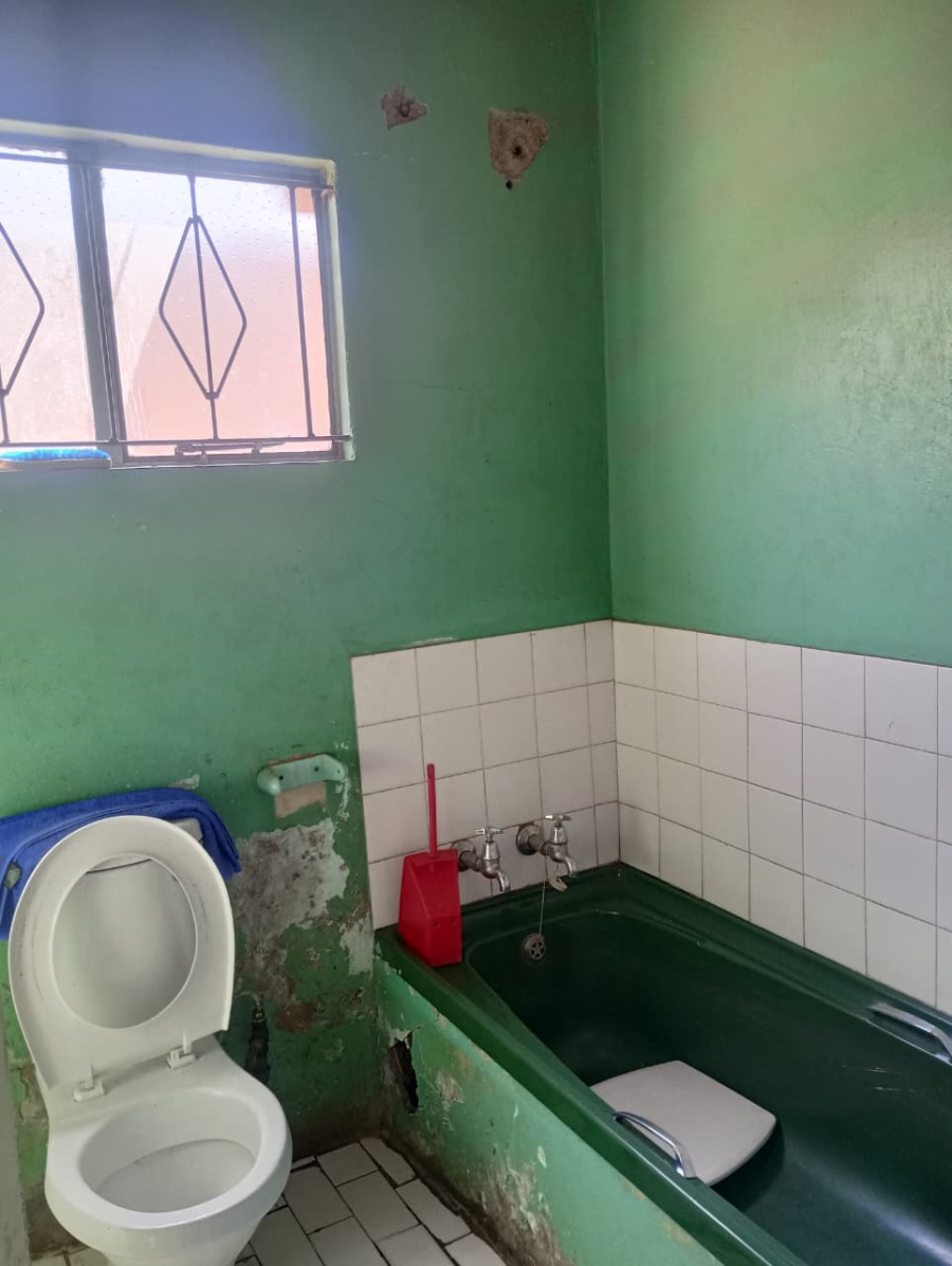 5 Bedroom Property for Sale in Vosloorus Gauteng