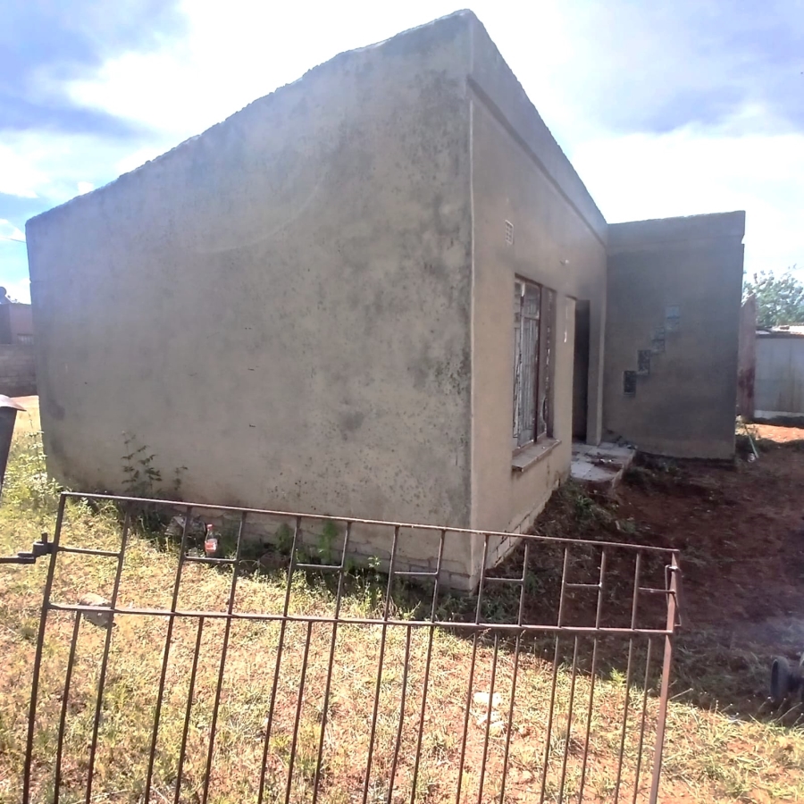 2 Bedroom Property for Sale in Zonkezizwe Gauteng