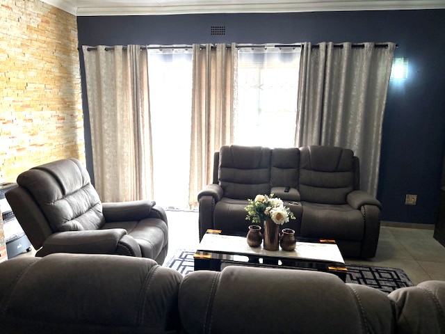 3 Bedroom Property for Sale in Roodekop Gauteng