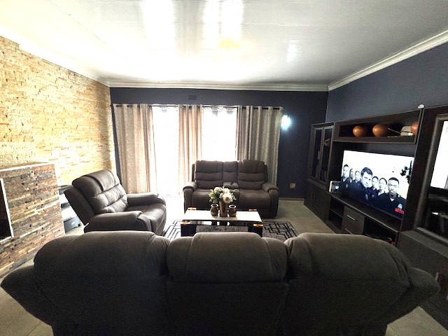 3 Bedroom Property for Sale in Roodekop Gauteng