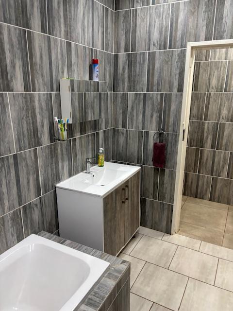 3 Bedroom Property for Sale in Roodekop Gauteng