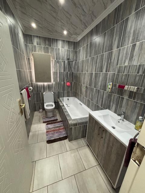 3 Bedroom Property for Sale in Roodekop Gauteng