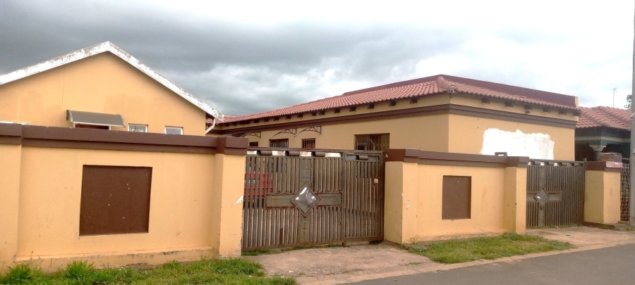 5 Bedroom Property for Sale in Mapleton Gauteng