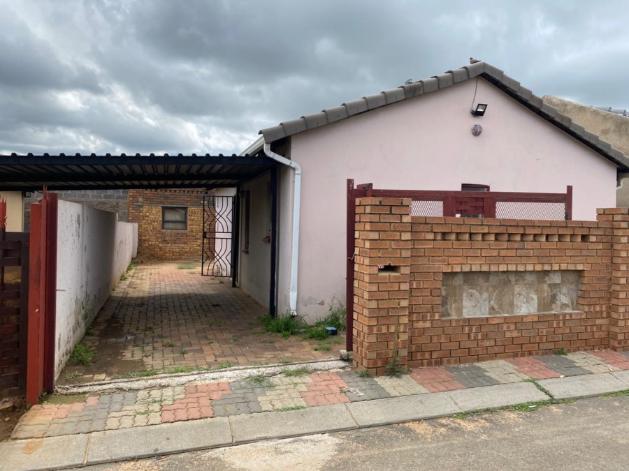 5 Bedroom Property for Sale in Windmill Park Gauteng