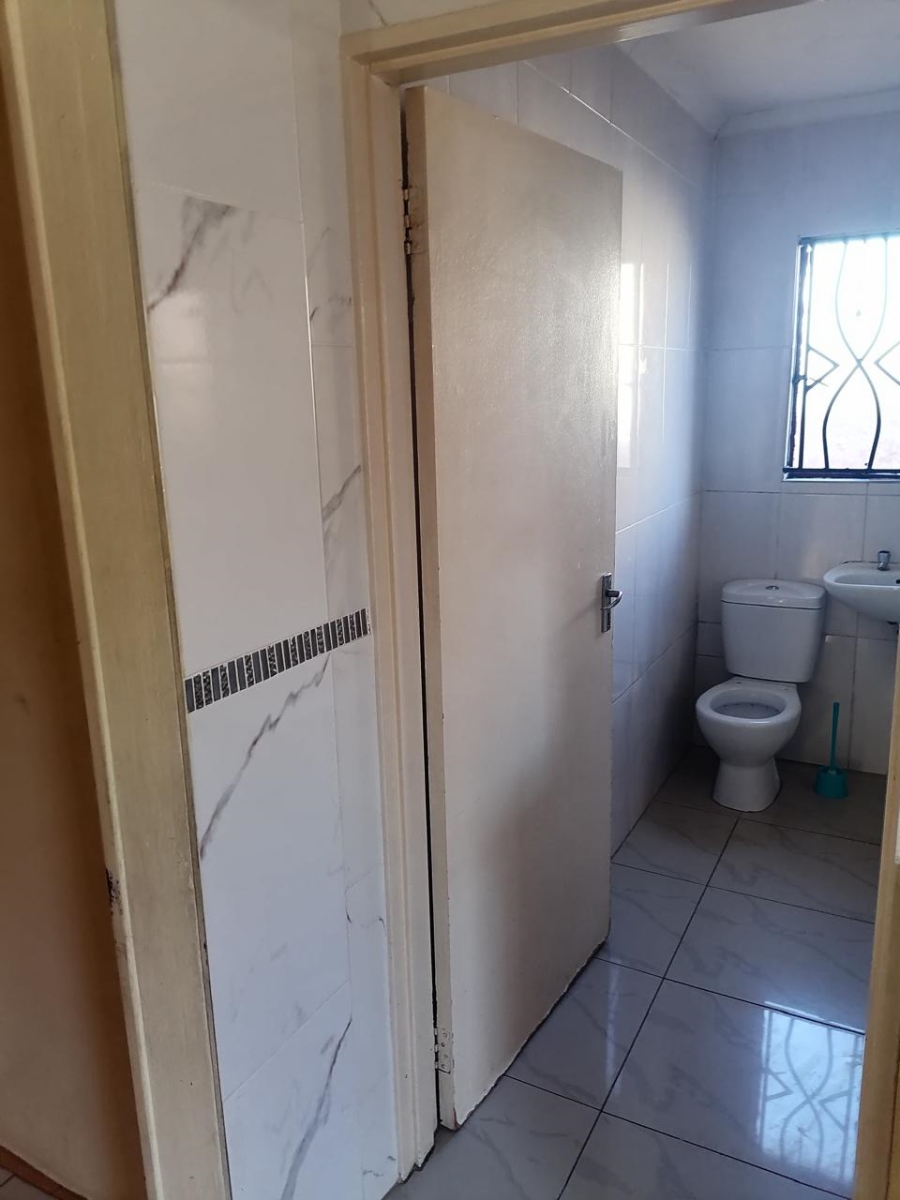 5 Bedroom Property for Sale in Windmill Park Gauteng