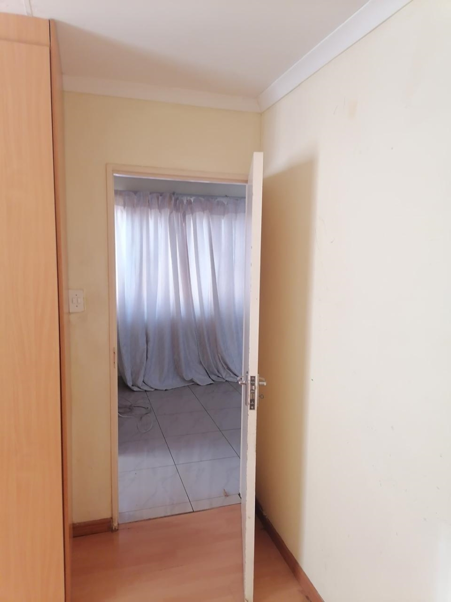 5 Bedroom Property for Sale in Windmill Park Gauteng