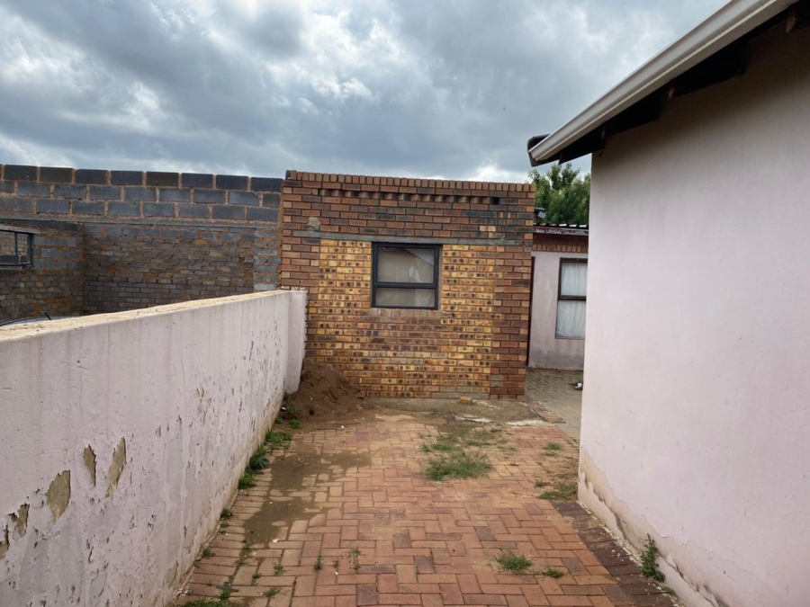 5 Bedroom Property for Sale in Windmill Park Gauteng