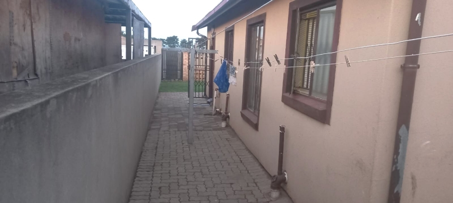 3 Bedroom Property for Sale in Buhle Park Gauteng
