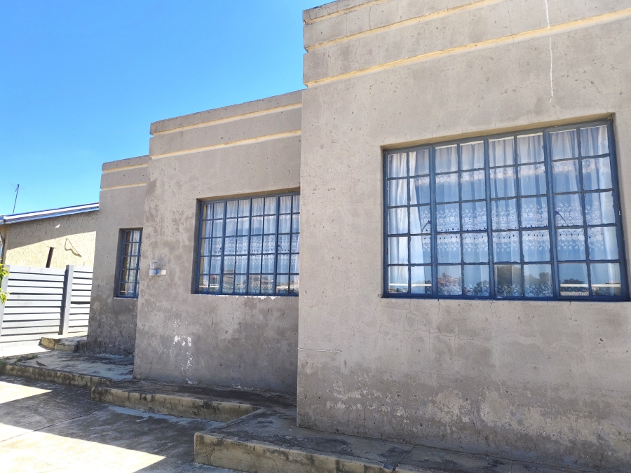 5 Bedroom Property for Sale in Umfuyaneni Gauteng