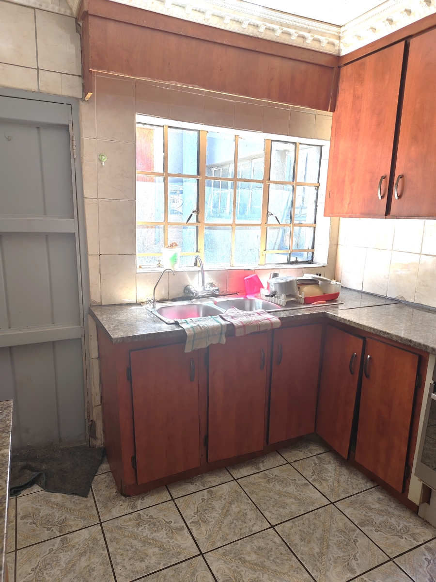5 Bedroom Property for Sale in Umfuyaneni Gauteng