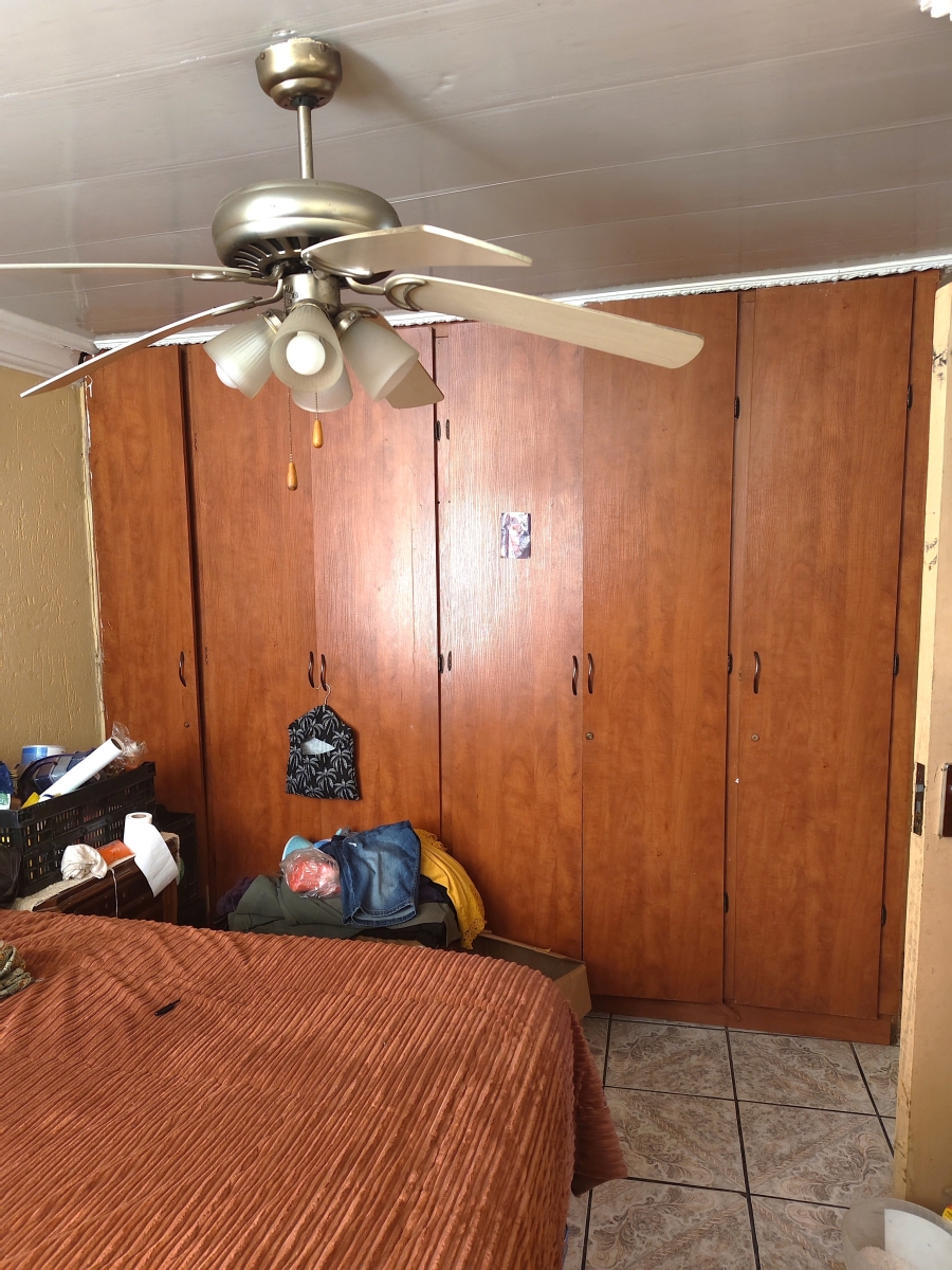 5 Bedroom Property for Sale in Umfuyaneni Gauteng