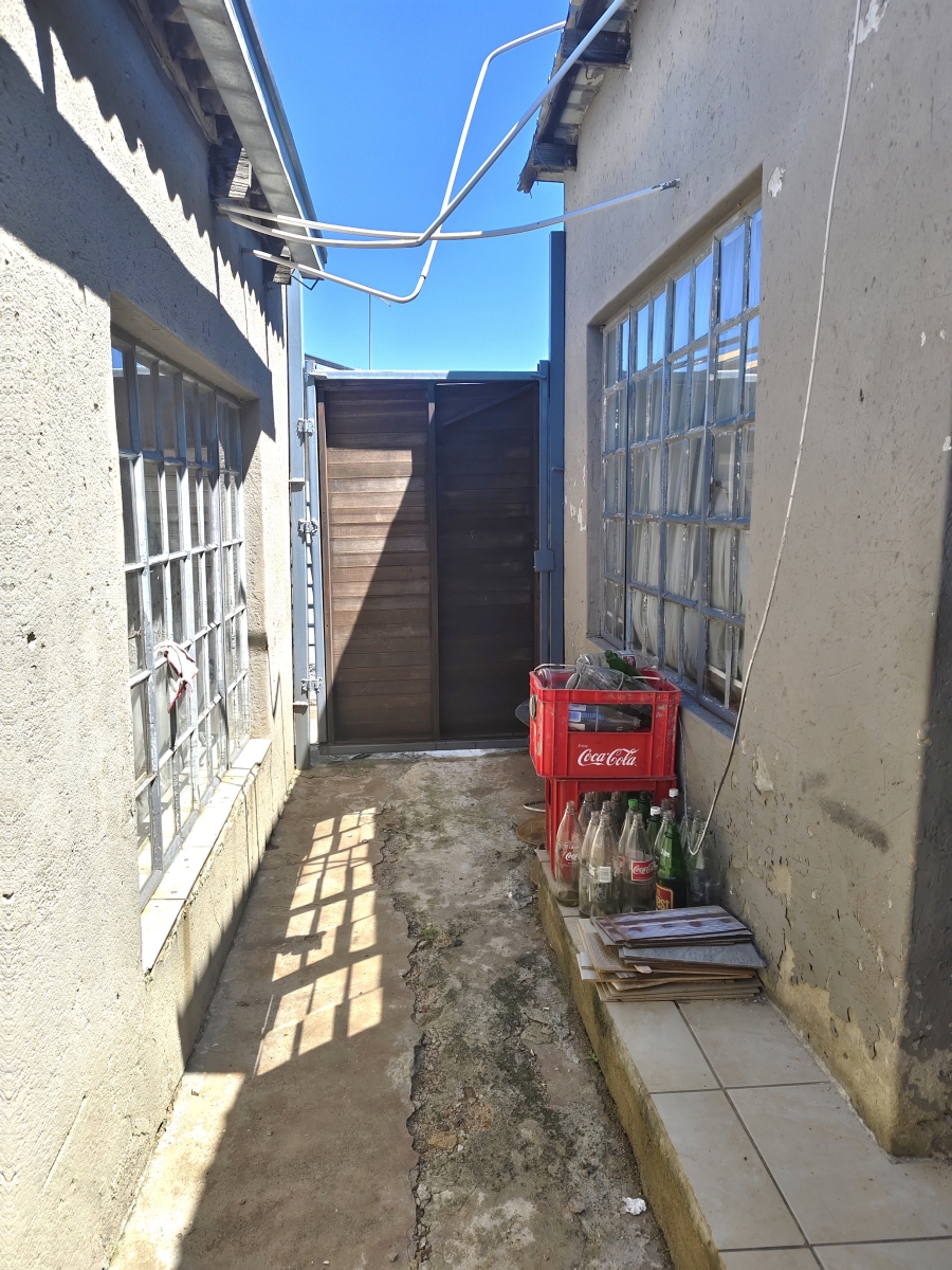 5 Bedroom Property for Sale in Umfuyaneni Gauteng
