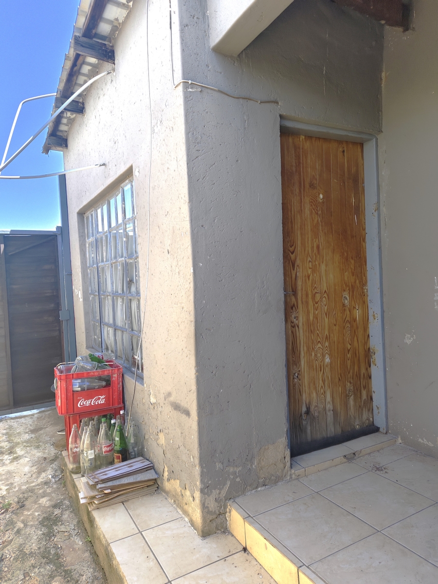5 Bedroom Property for Sale in Umfuyaneni Gauteng