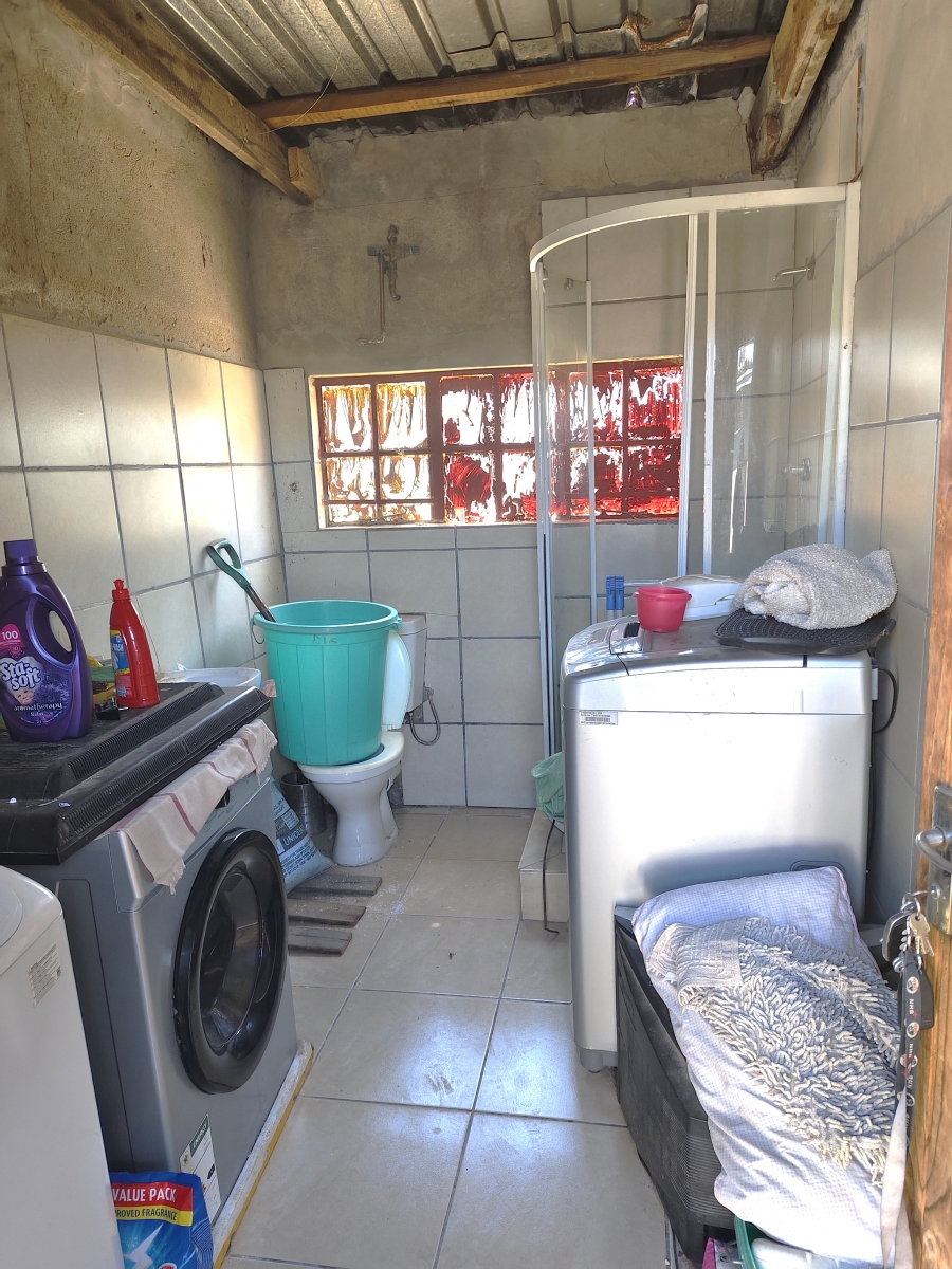 5 Bedroom Property for Sale in Umfuyaneni Gauteng