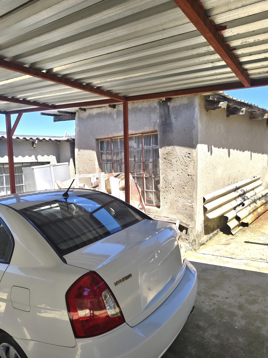 5 Bedroom Property for Sale in Umfuyaneni Gauteng