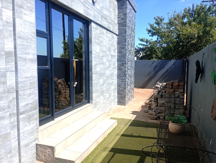 2 Bedroom Property for Sale in Zonkezizwe Gauteng