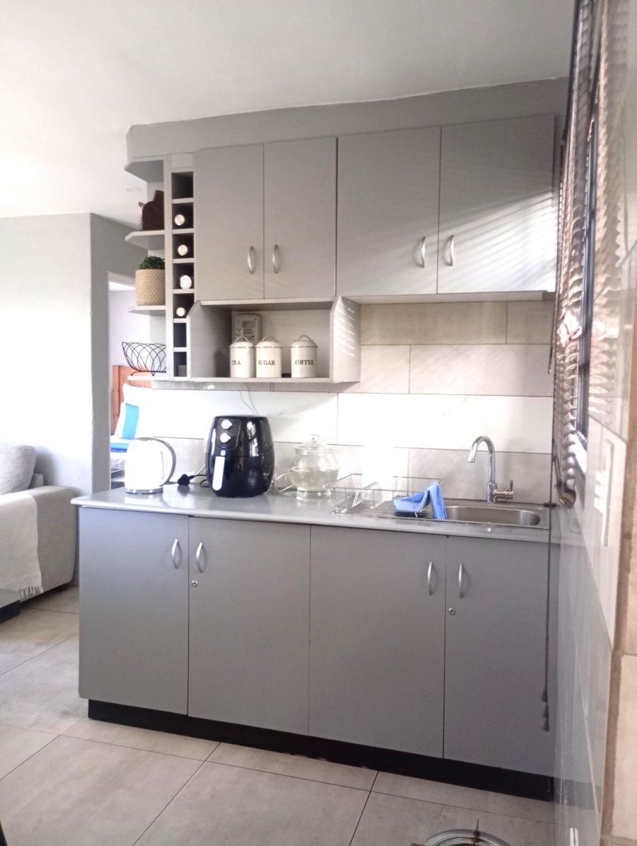 2 Bedroom Property for Sale in Zonkezizwe Gauteng