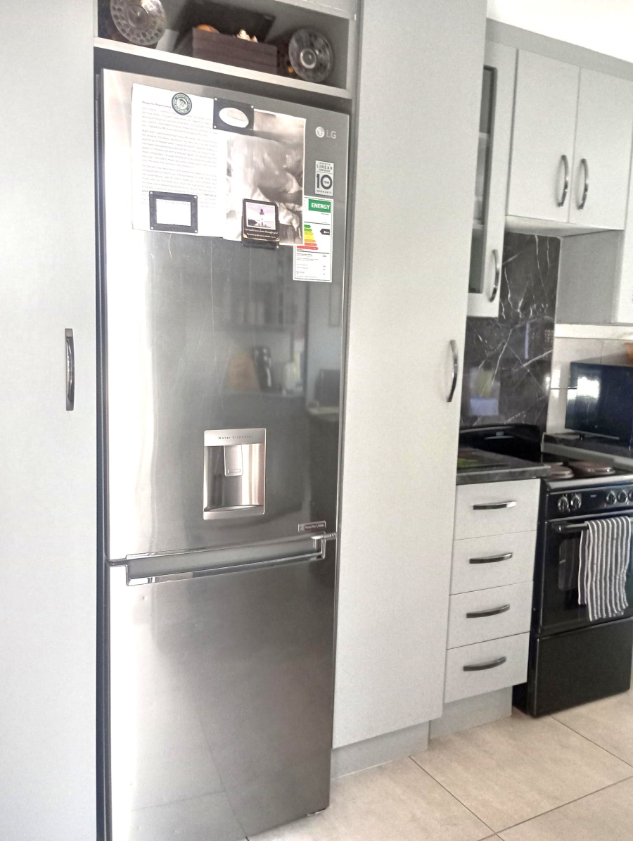 2 Bedroom Property for Sale in Zonkezizwe Gauteng