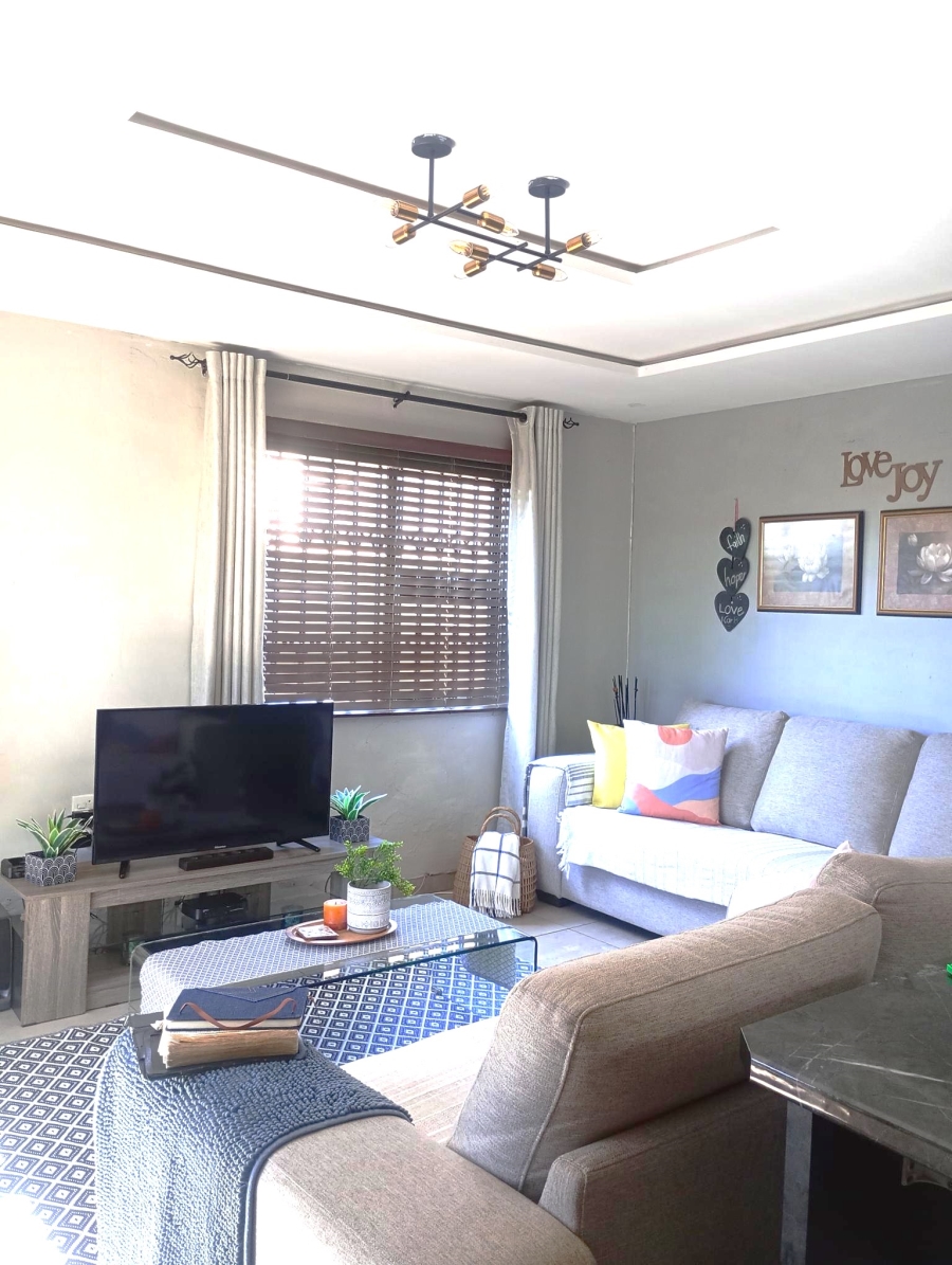 2 Bedroom Property for Sale in Zonkezizwe Gauteng