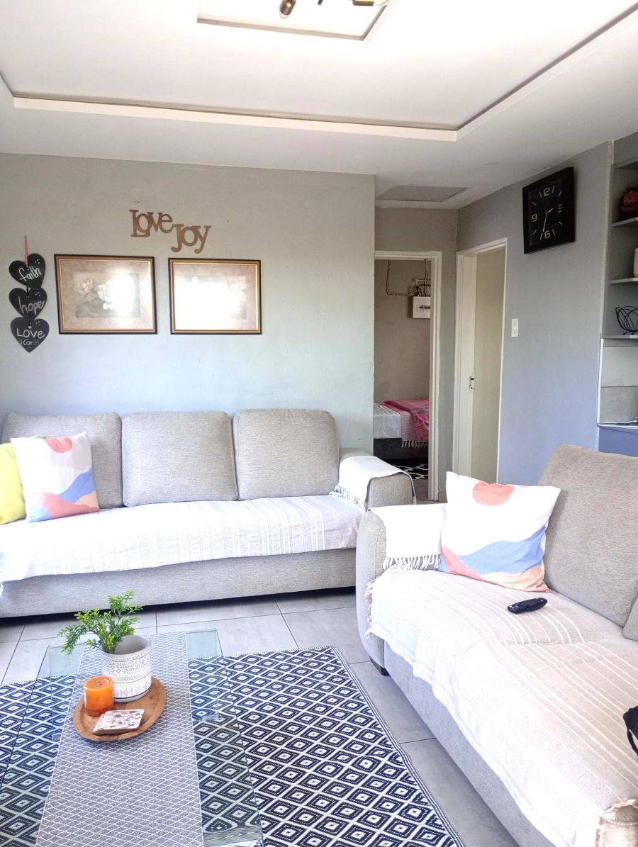 2 Bedroom Property for Sale in Zonkezizwe Gauteng