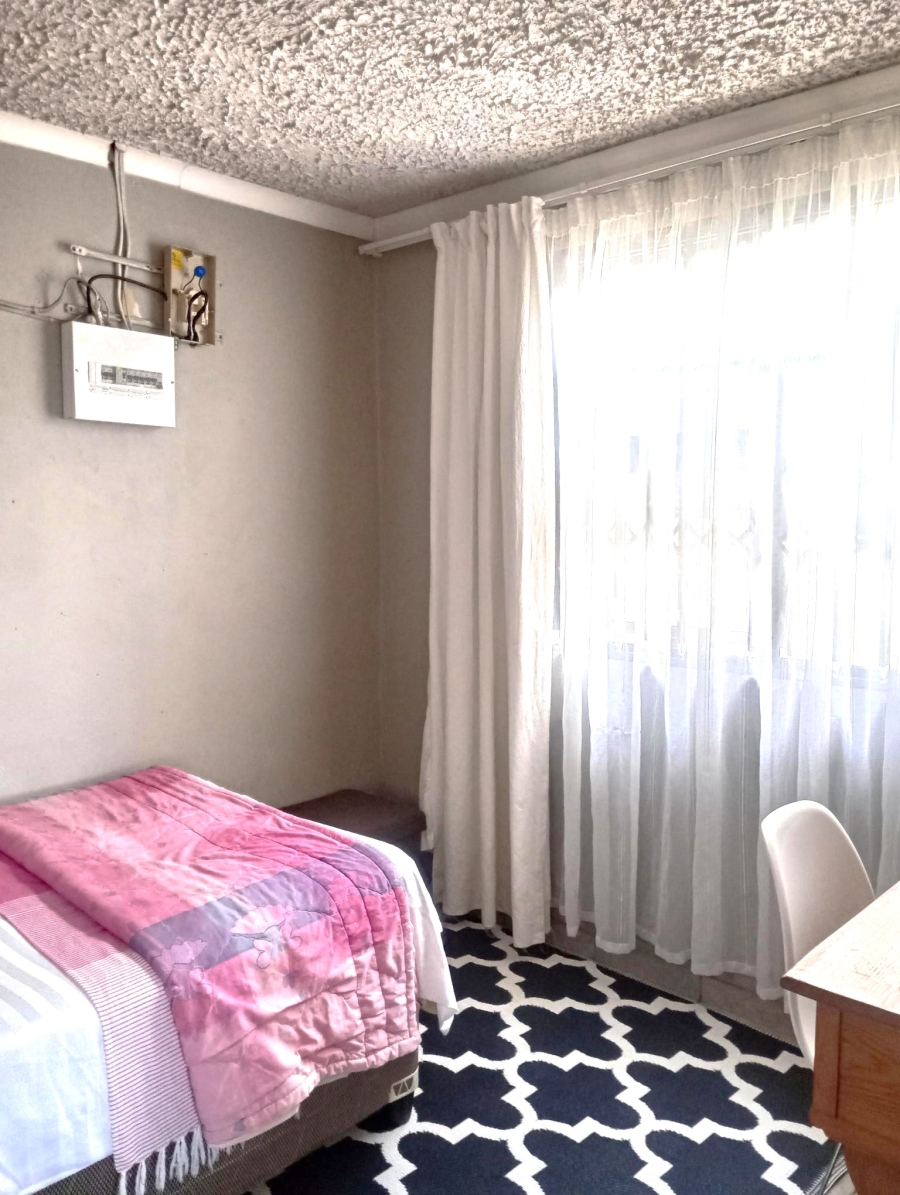 2 Bedroom Property for Sale in Zonkezizwe Gauteng
