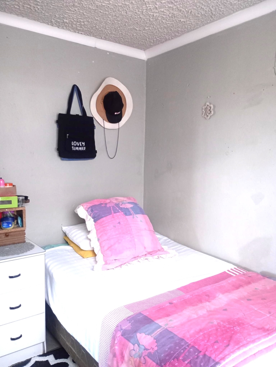 2 Bedroom Property for Sale in Zonkezizwe Gauteng