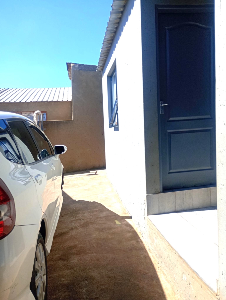 2 Bedroom Property for Sale in Zonkezizwe Gauteng