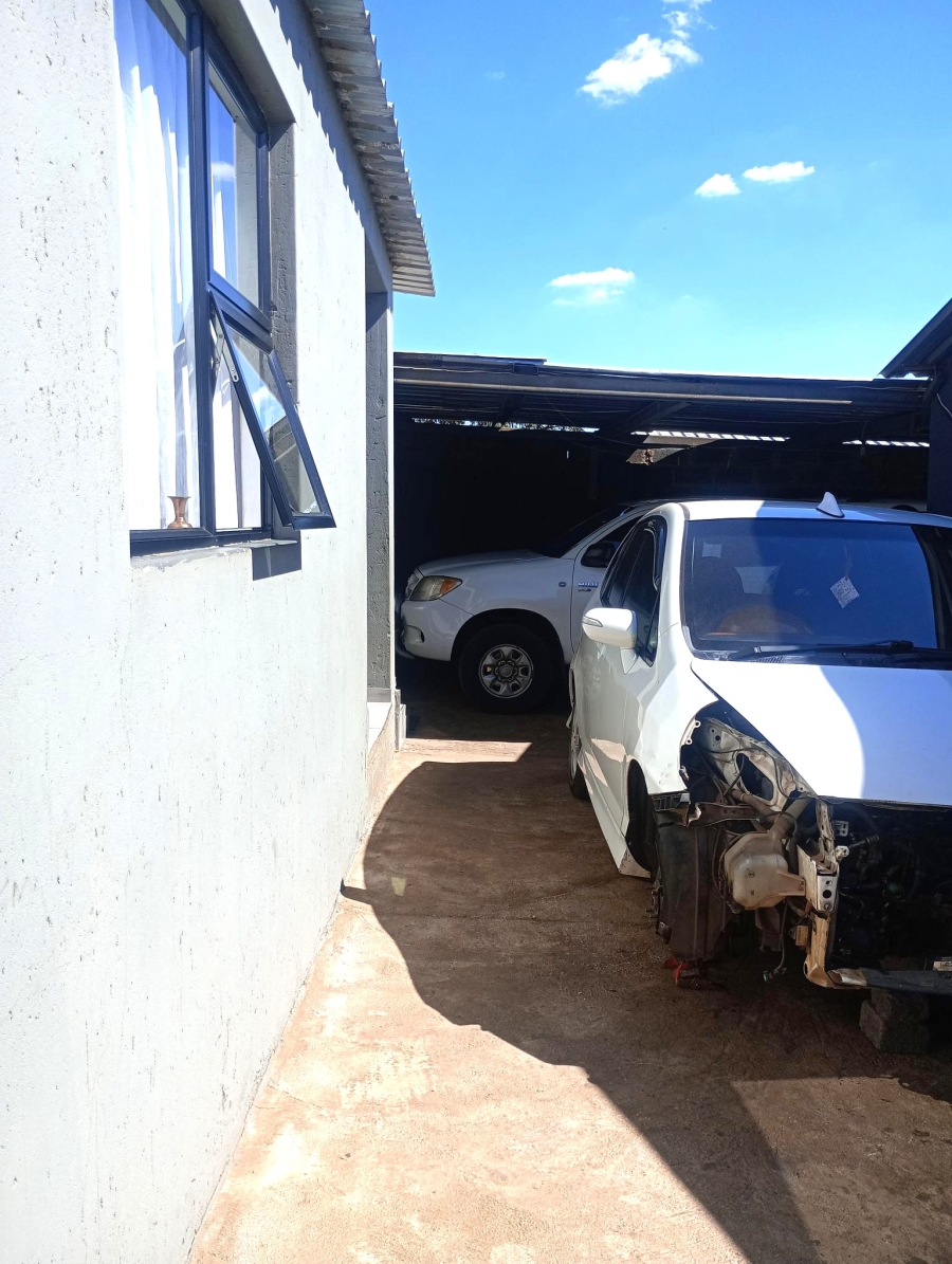 2 Bedroom Property for Sale in Zonkezizwe Gauteng