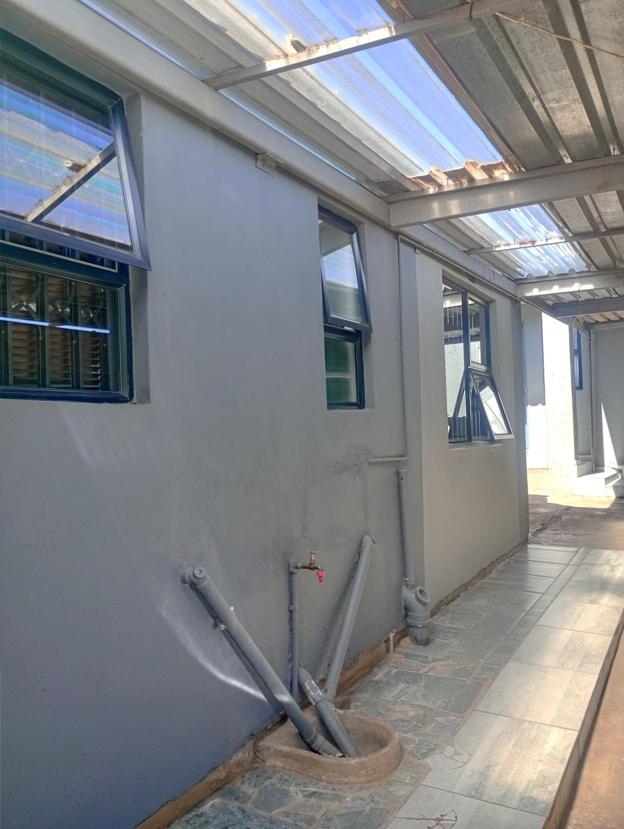 2 Bedroom Property for Sale in Zonkezizwe Gauteng