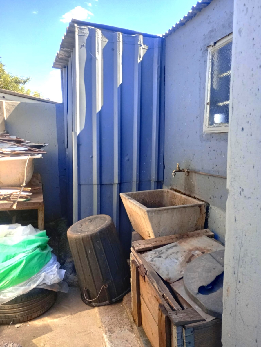 2 Bedroom Property for Sale in Zonkezizwe Gauteng
