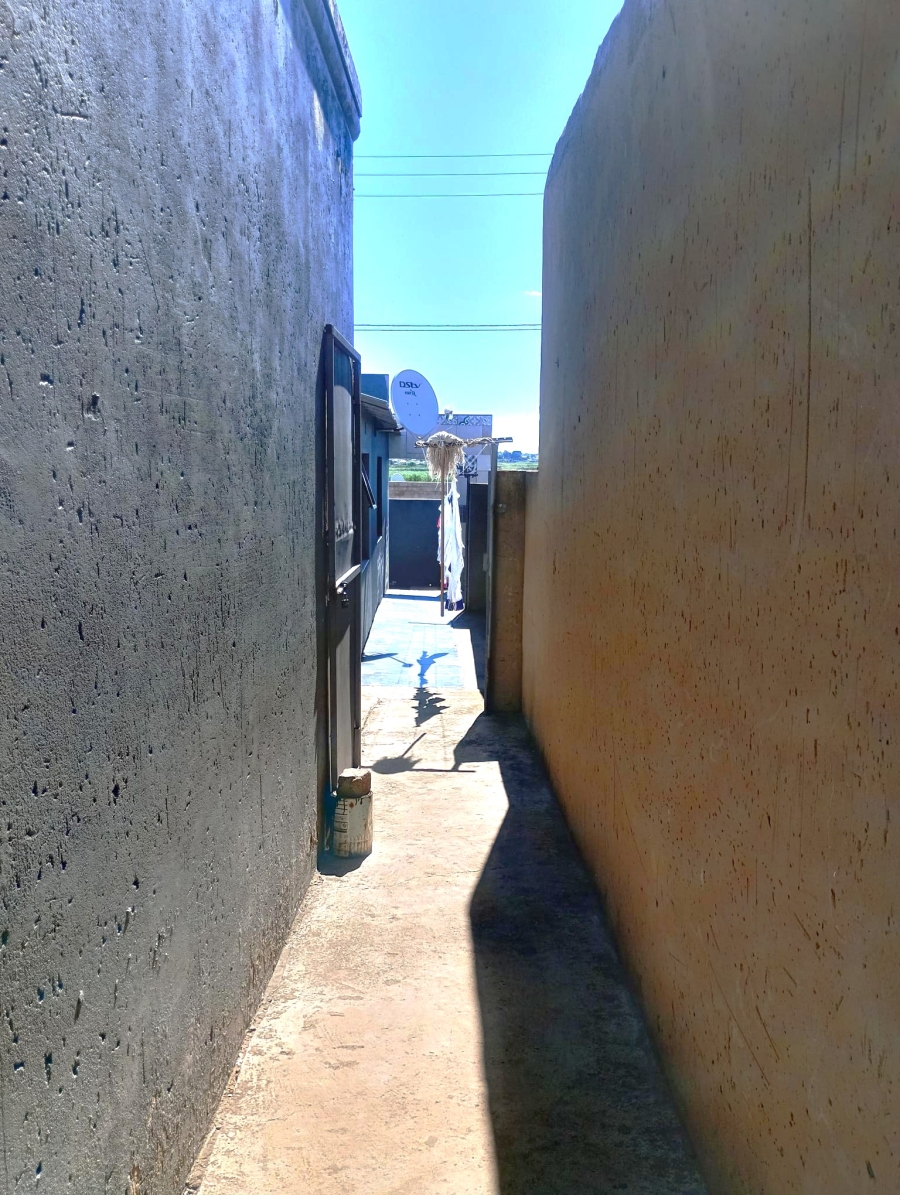 2 Bedroom Property for Sale in Zonkezizwe Gauteng