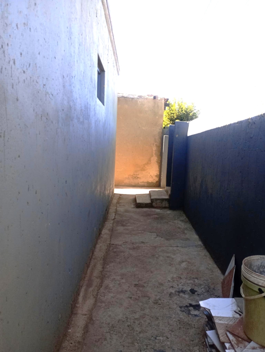 2 Bedroom Property for Sale in Zonkezizwe Gauteng
