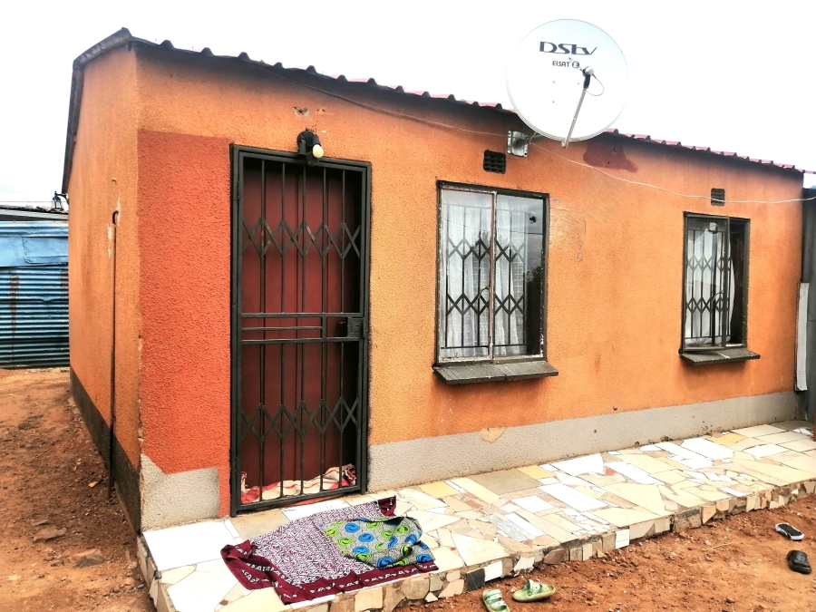 6 Bedroom Property for Sale in Palm Ridge Gauteng