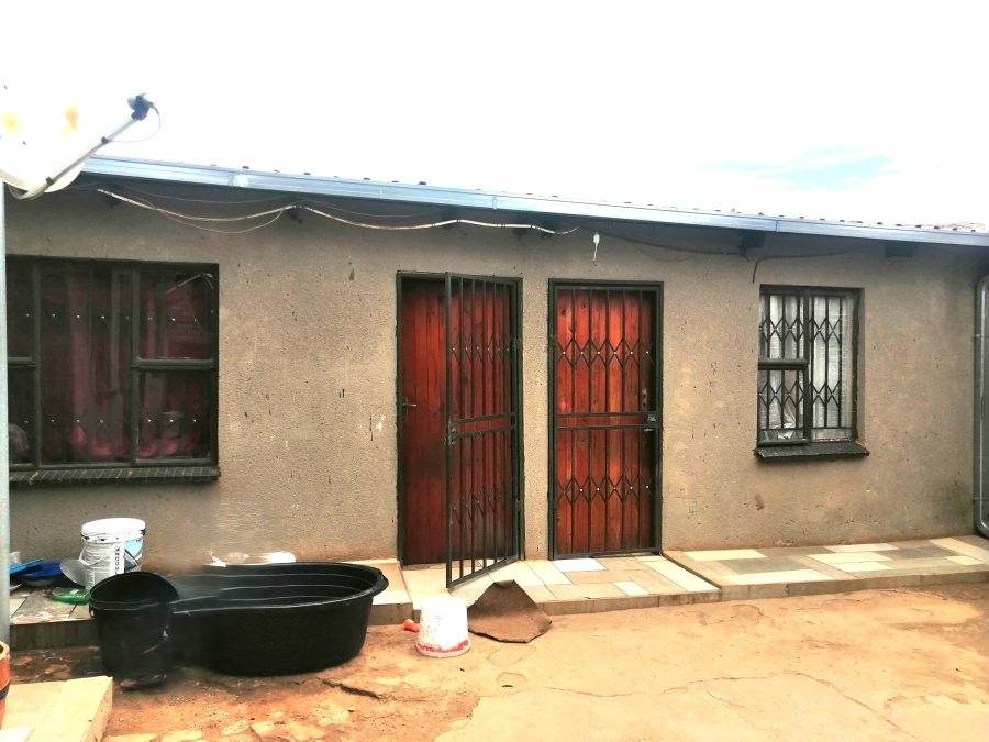 6 Bedroom Property for Sale in Palm Ridge Gauteng