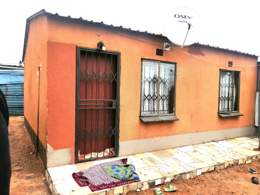 6 Bedroom Property for Sale in Palm Ridge Gauteng