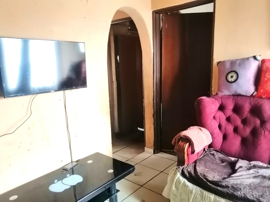6 Bedroom Property for Sale in Palm Ridge Gauteng