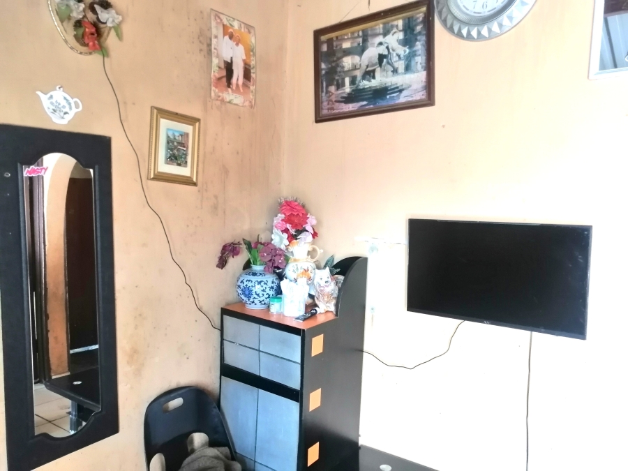 6 Bedroom Property for Sale in Palm Ridge Gauteng