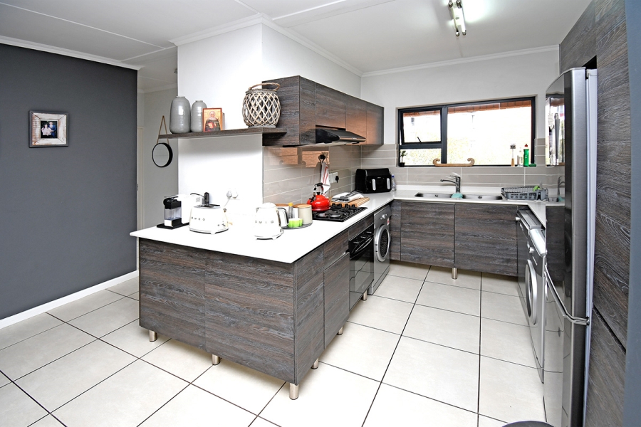 3 Bedroom Property for Sale in Olivedale Gauteng