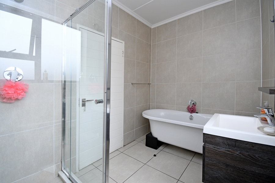 3 Bedroom Property for Sale in Olivedale Gauteng